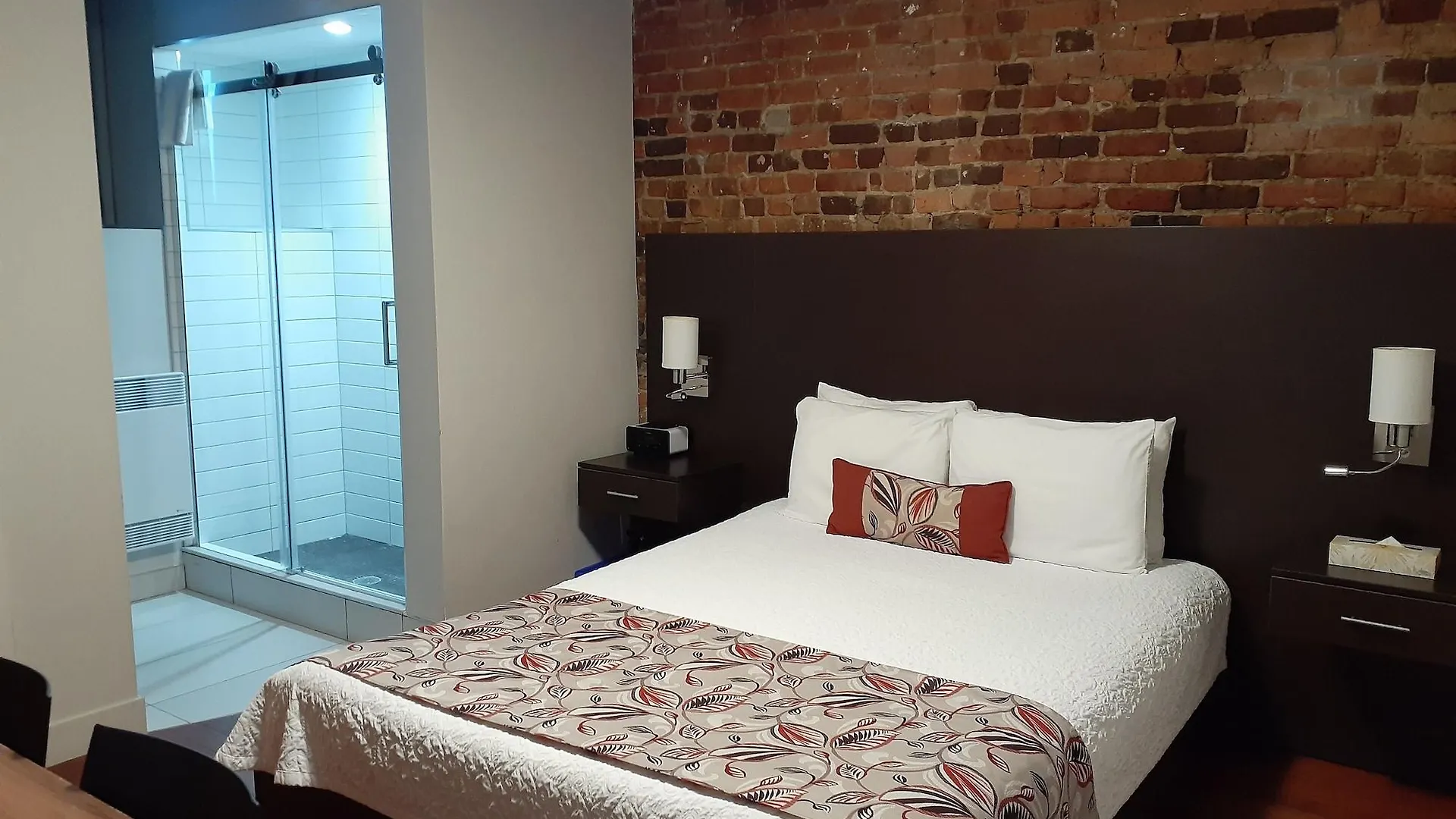 Auberge Le Pomerol Montreal 3*,